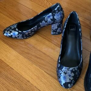 Blue floral silk embroidered round toe pumps (size 8.5, 2” chunky heel)